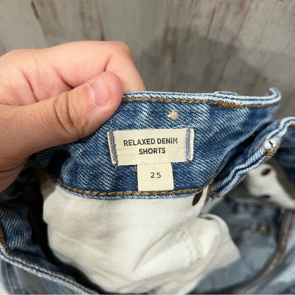 Madewell Relaxed Denim Shorts in Renfield Wash: Destructed Edition Distressed - Picture 5 of 9